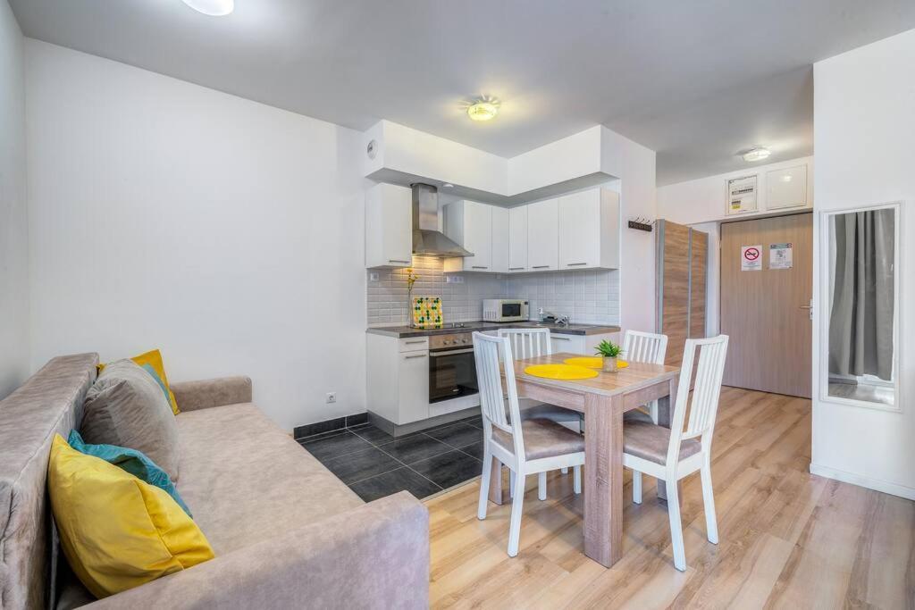 Elagant Nest Two Apartman